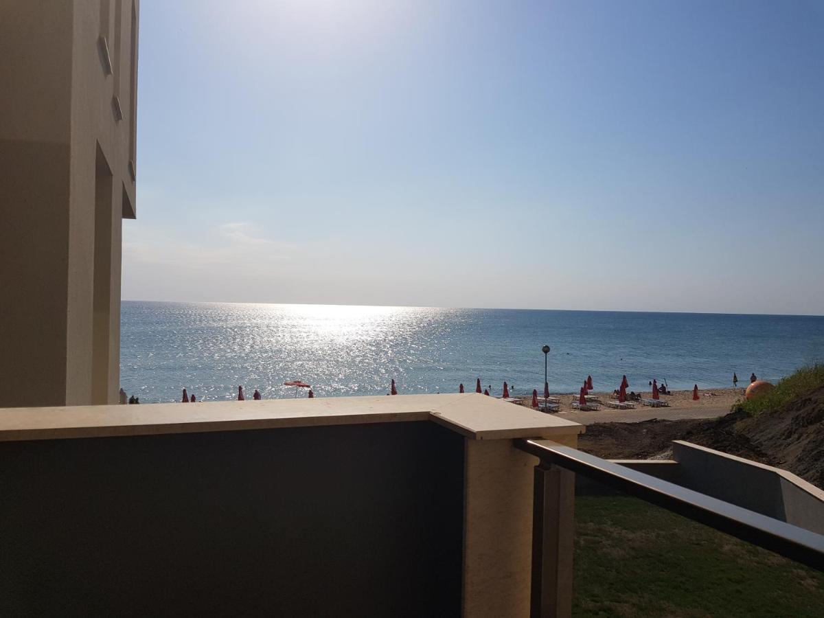 Dolphin Beach Apart Obzor Exterior photo